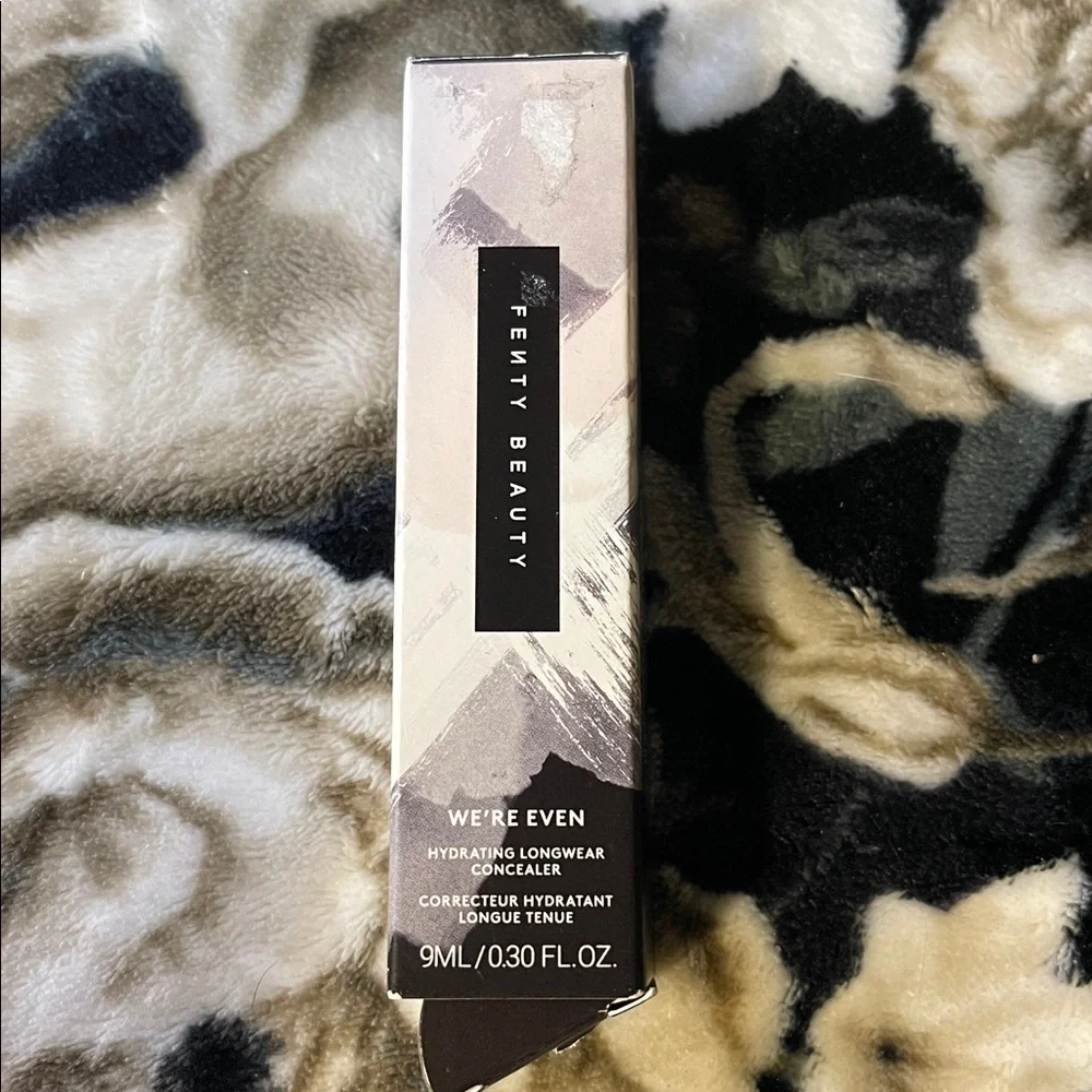 Fenty 440W We're Even Hydrating Longwear Concealer